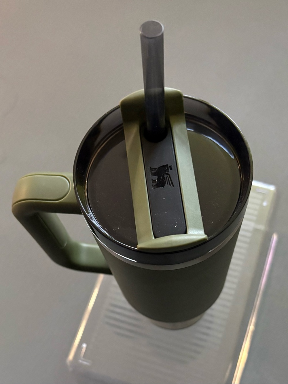 Stanley Olive Green Insulated Quencher Mug with Black Lid - Picture 4 of 8